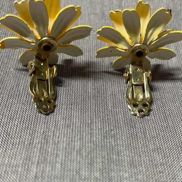 Vintage sunflower clip Earrings - Picture 2 of 5
